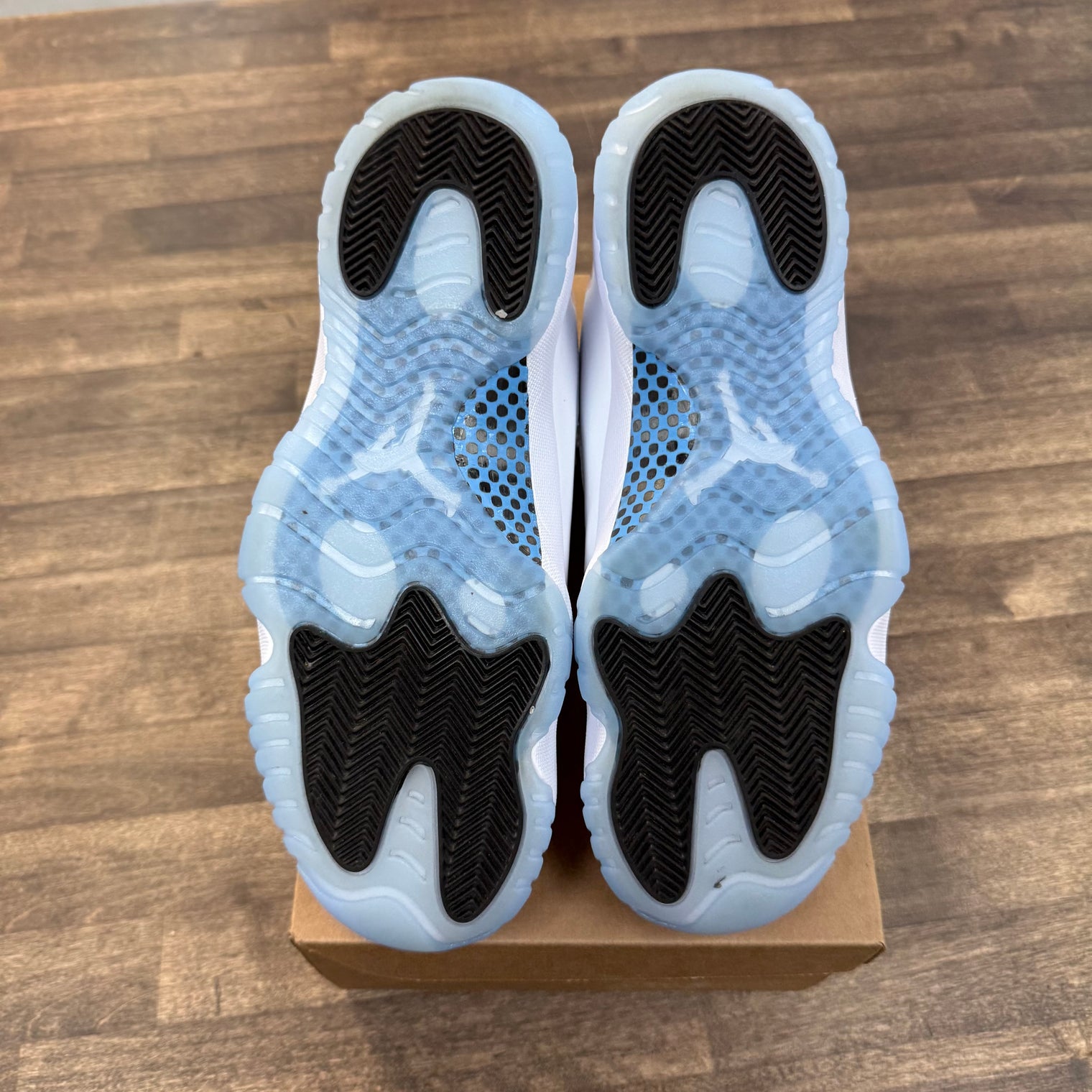 Legend Blue Jordan 11 (2024) (USED,No Box)