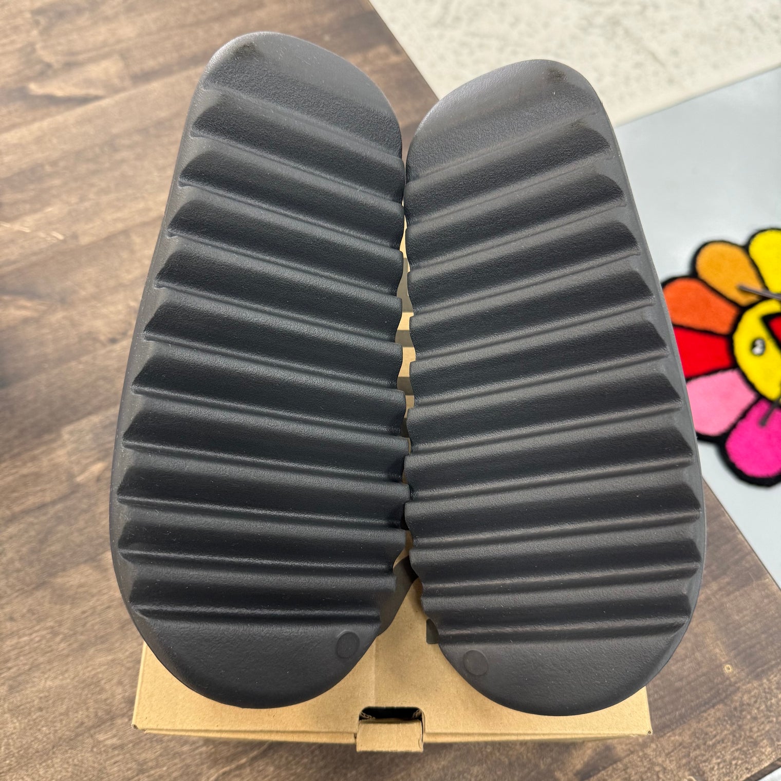 Onyx Yeezy Slide (Lightly Worn)