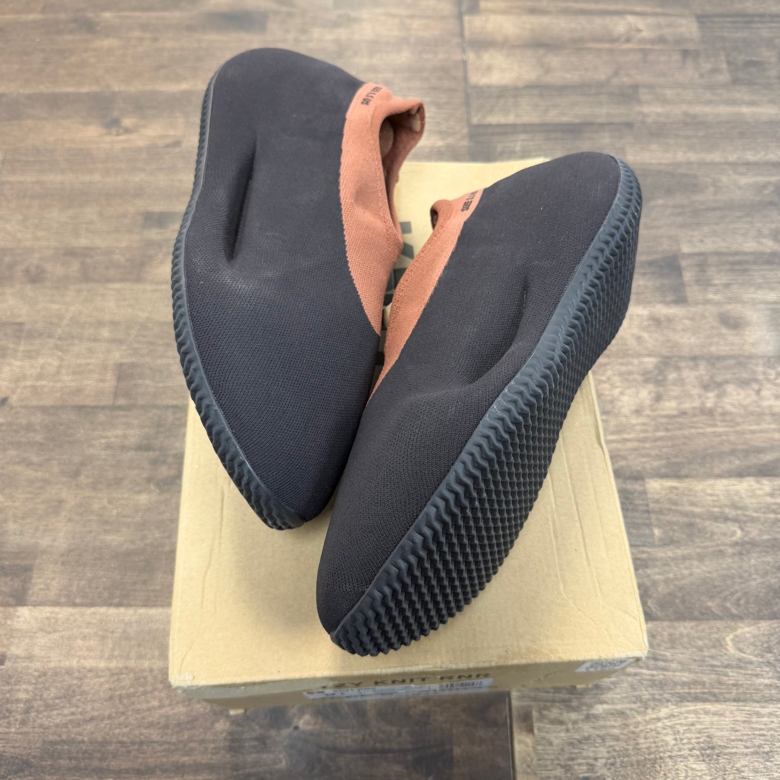 Stone Carbon Yeezy Knit RNNR (USED)