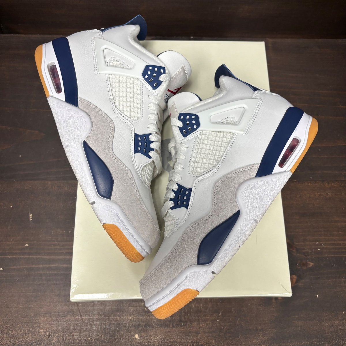 Jordan 4 Retro SB Navy Size 9.5 (Pre-Owned) - back