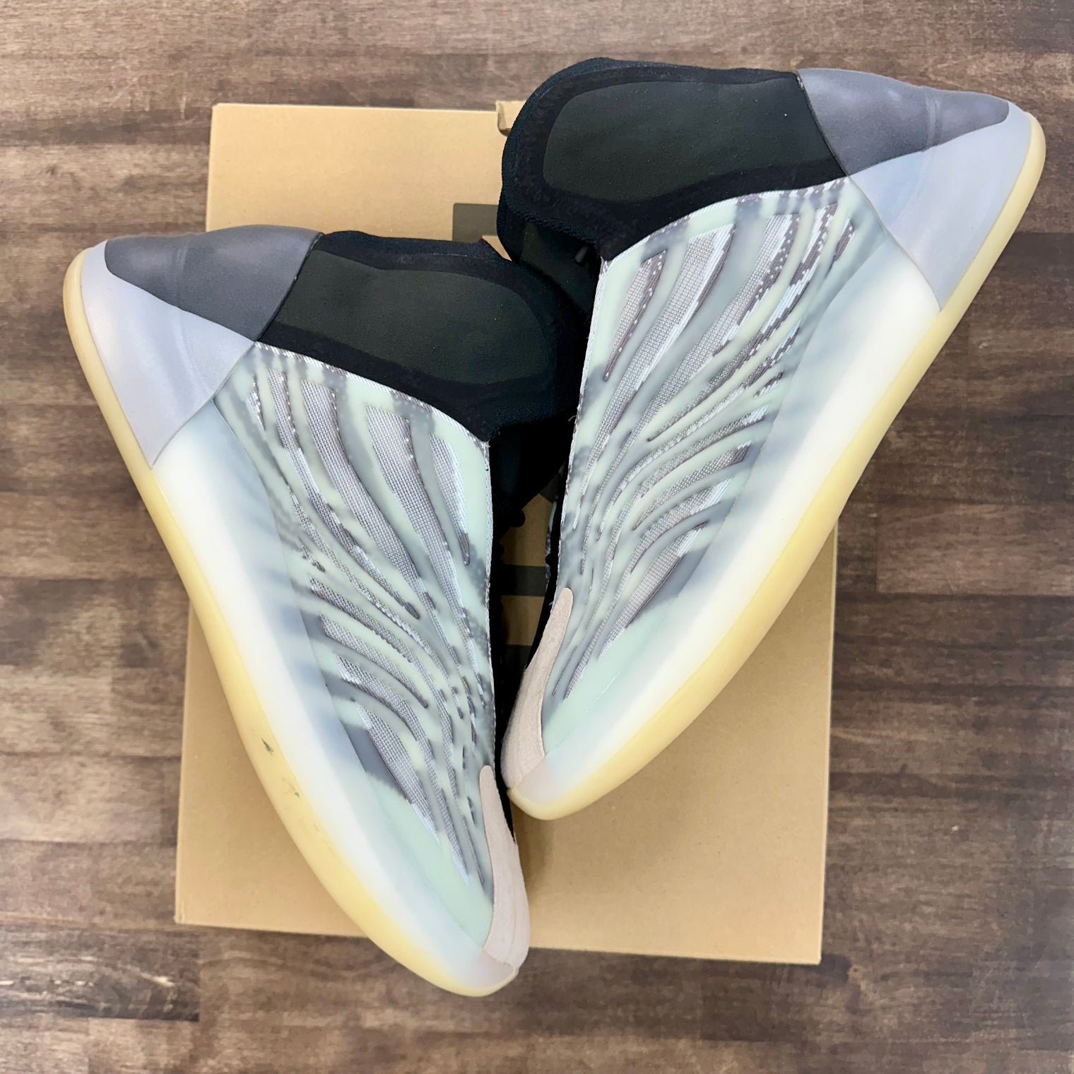 BSKTBL adidas Yeezy Quantum QNTM (USED)
