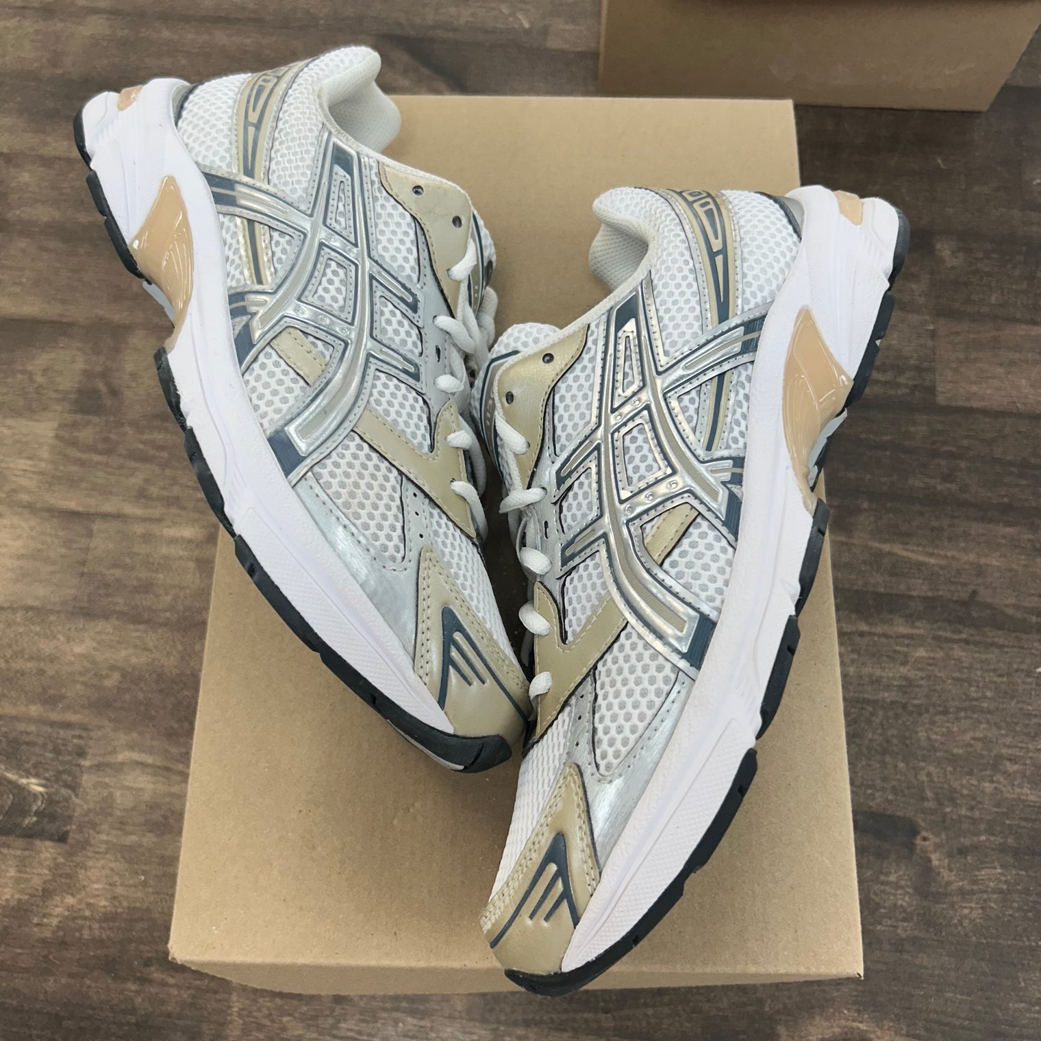 White Wood Crepe ASICS Gel-1130 (USED,No Box)