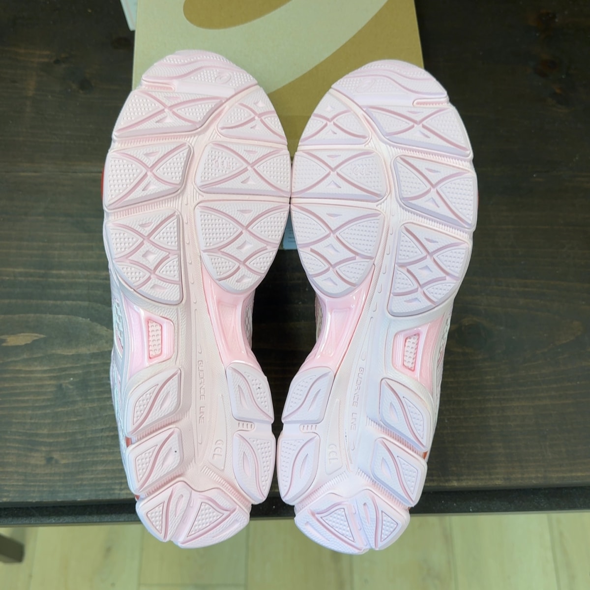 ASICS Wmns Gel Cumulus 16 'Cotton Candy Pink Salt' Size 11 - Image 9