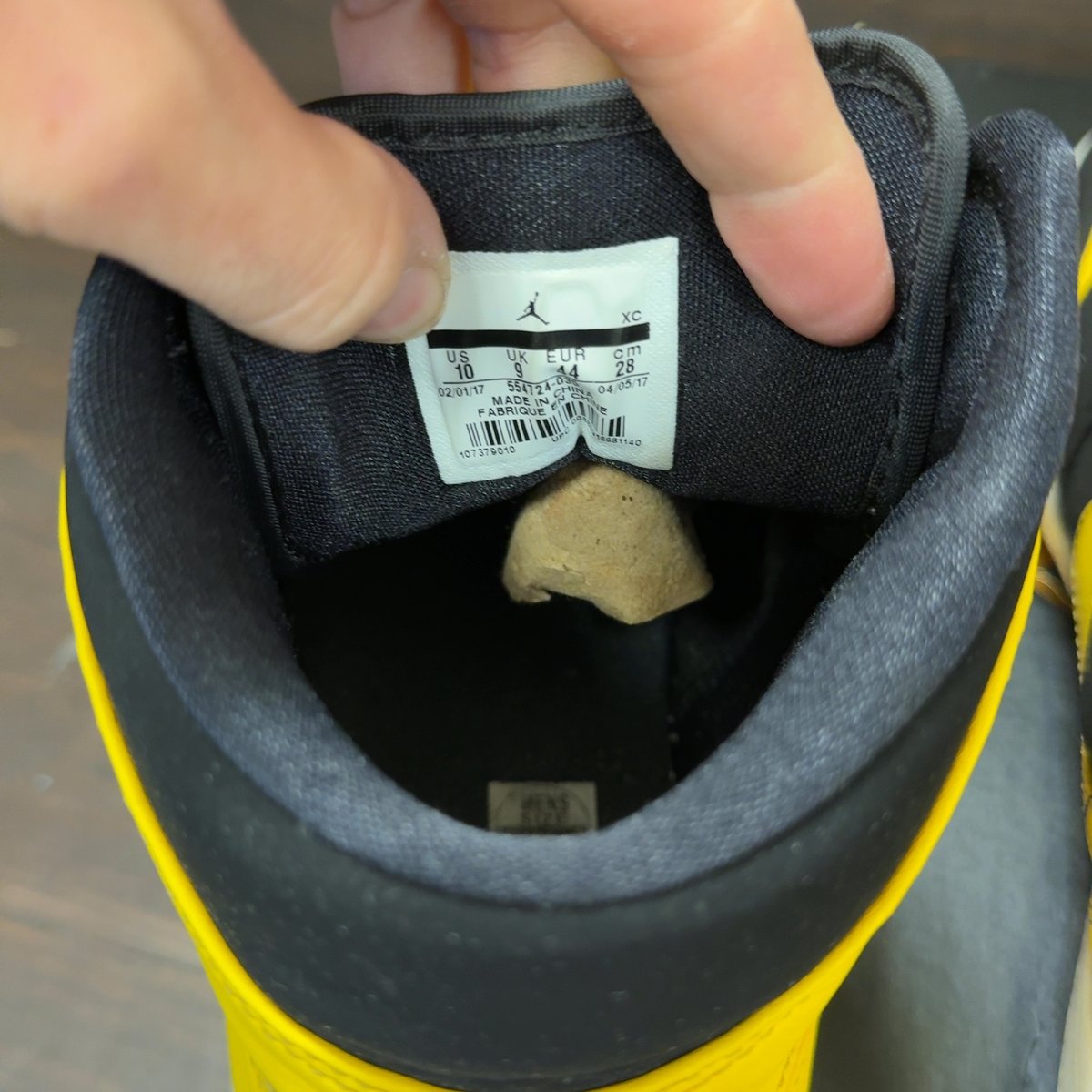 Jordan 1 Retro Mid New Love (2017) Size 10 (Pre-Owned) - aux