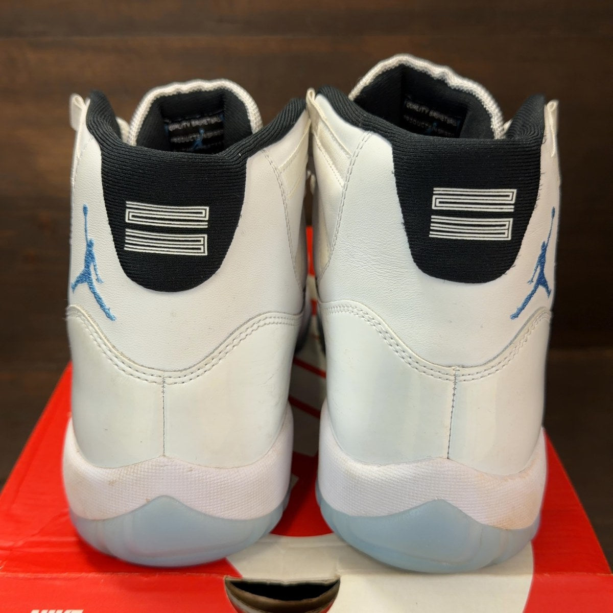 Jordan 11 Retro Legend Blue (2024) Size 10 (Pre-Owned) - aux