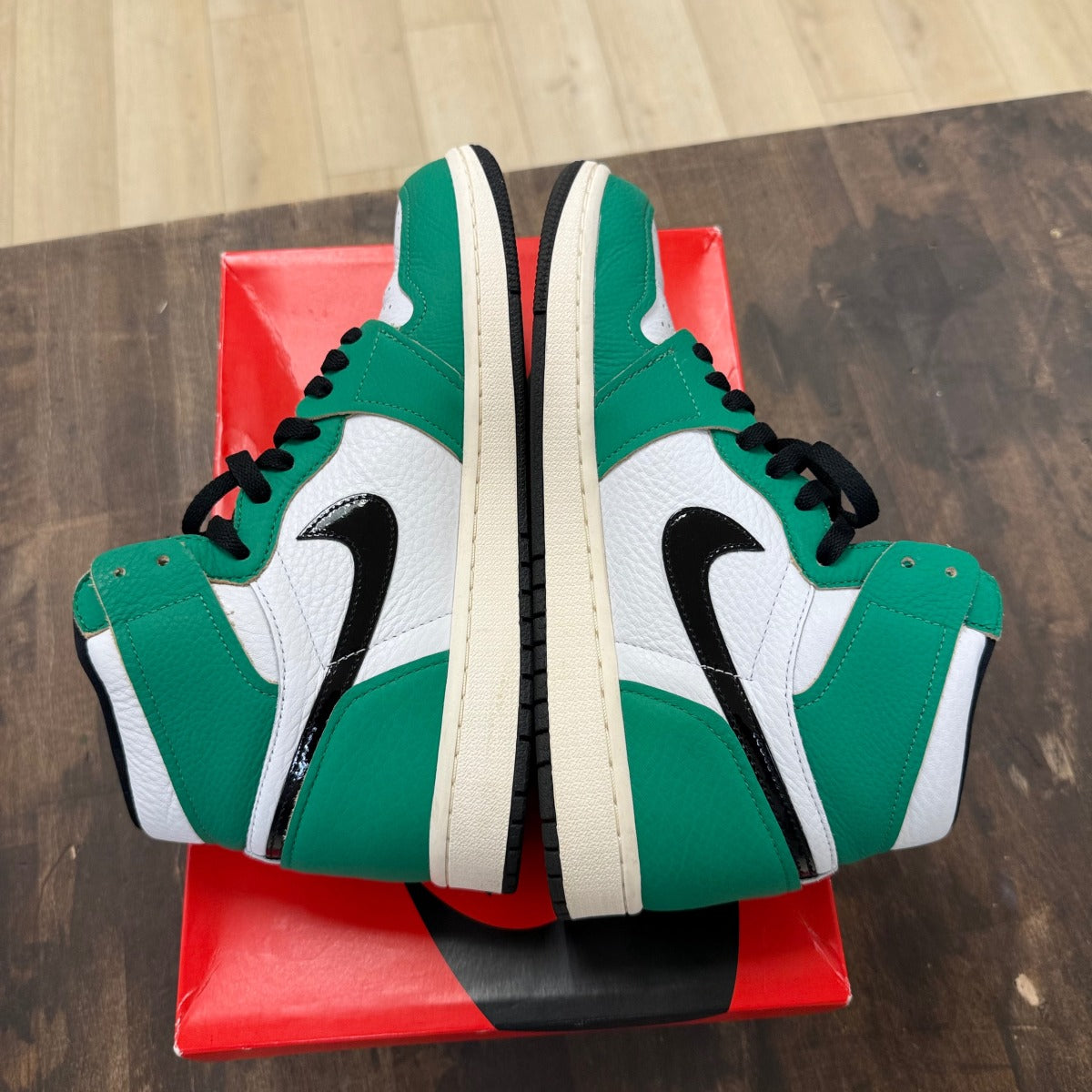 Jordan 1 Retro High Lucky Green (Women's) - Image 4
