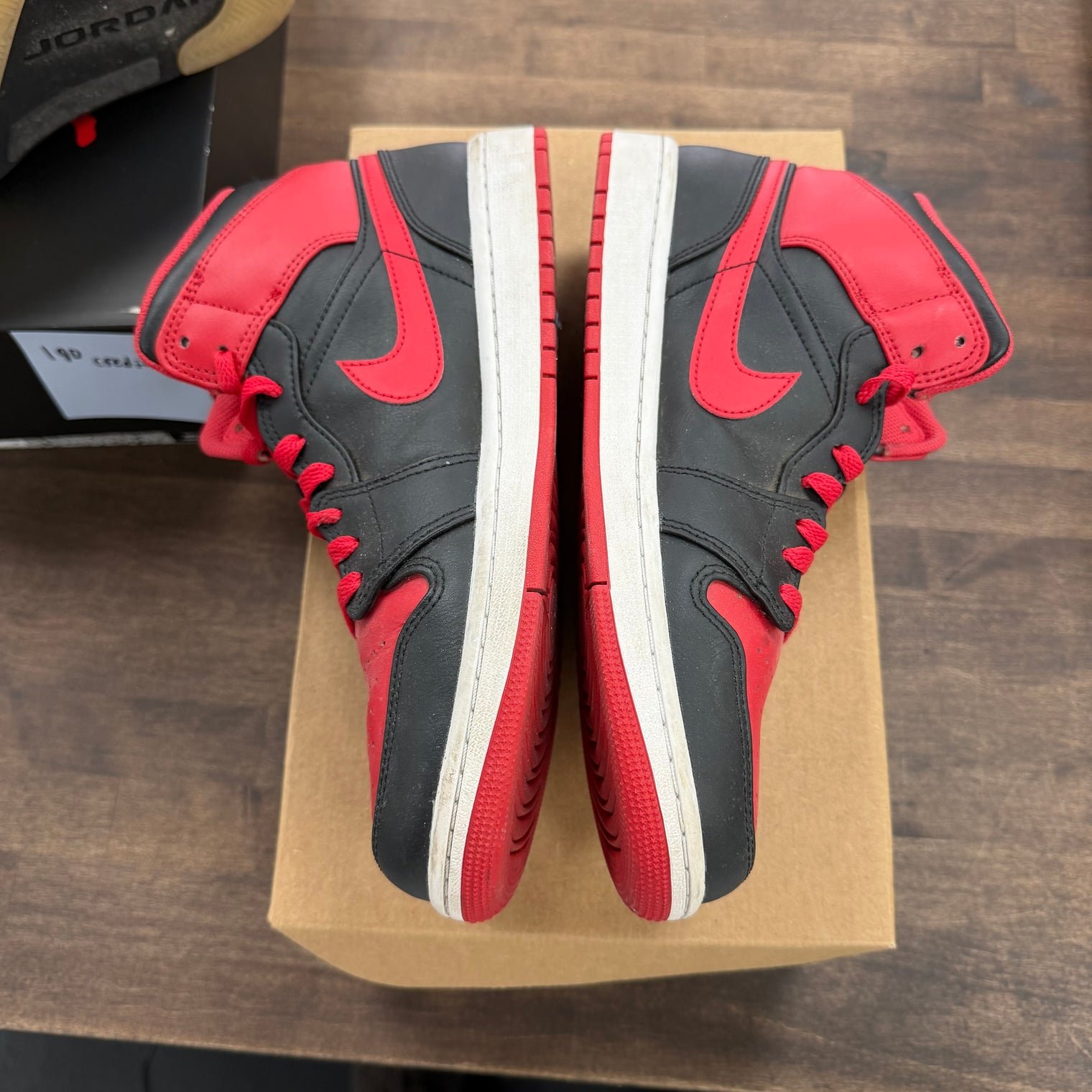 Alternate Bred Jordan 1 Mid (2022) (USED, No Box)