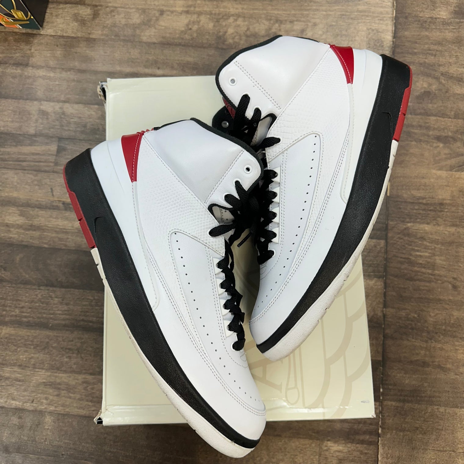Chicago Jordan 2 Retro (2022) (USED)