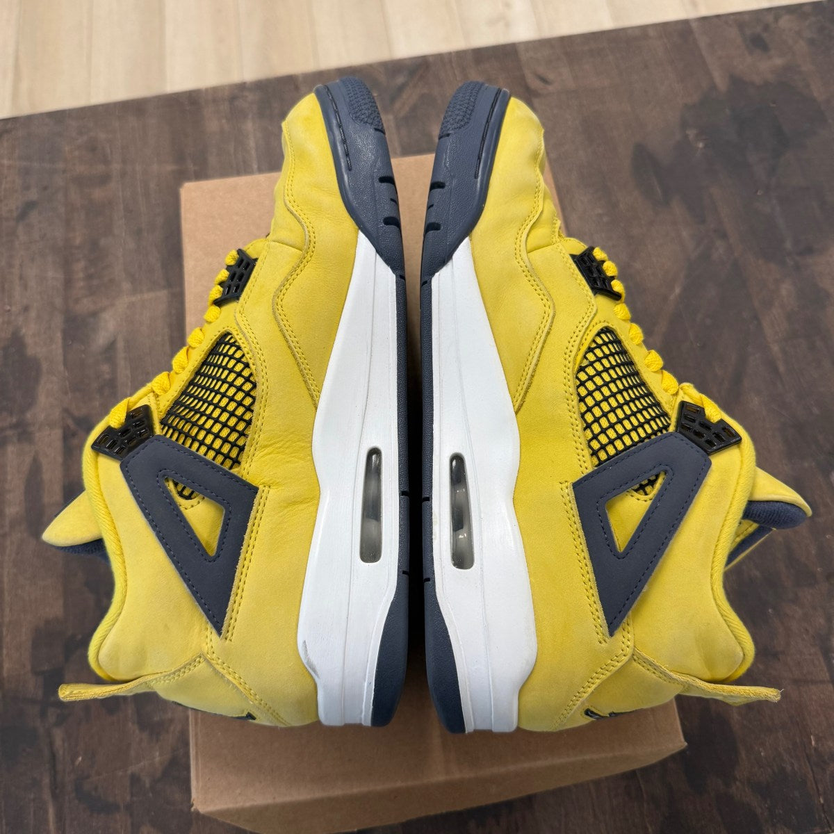 Jordan 4 Retro Lightning (2021) Size 11 (Pre-Owned) - Image 4