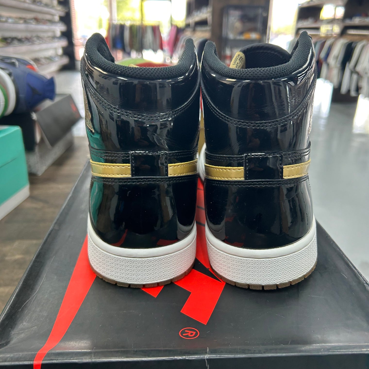 Black Metallic Gold Jordan 1 Retro (2013) (USED)
