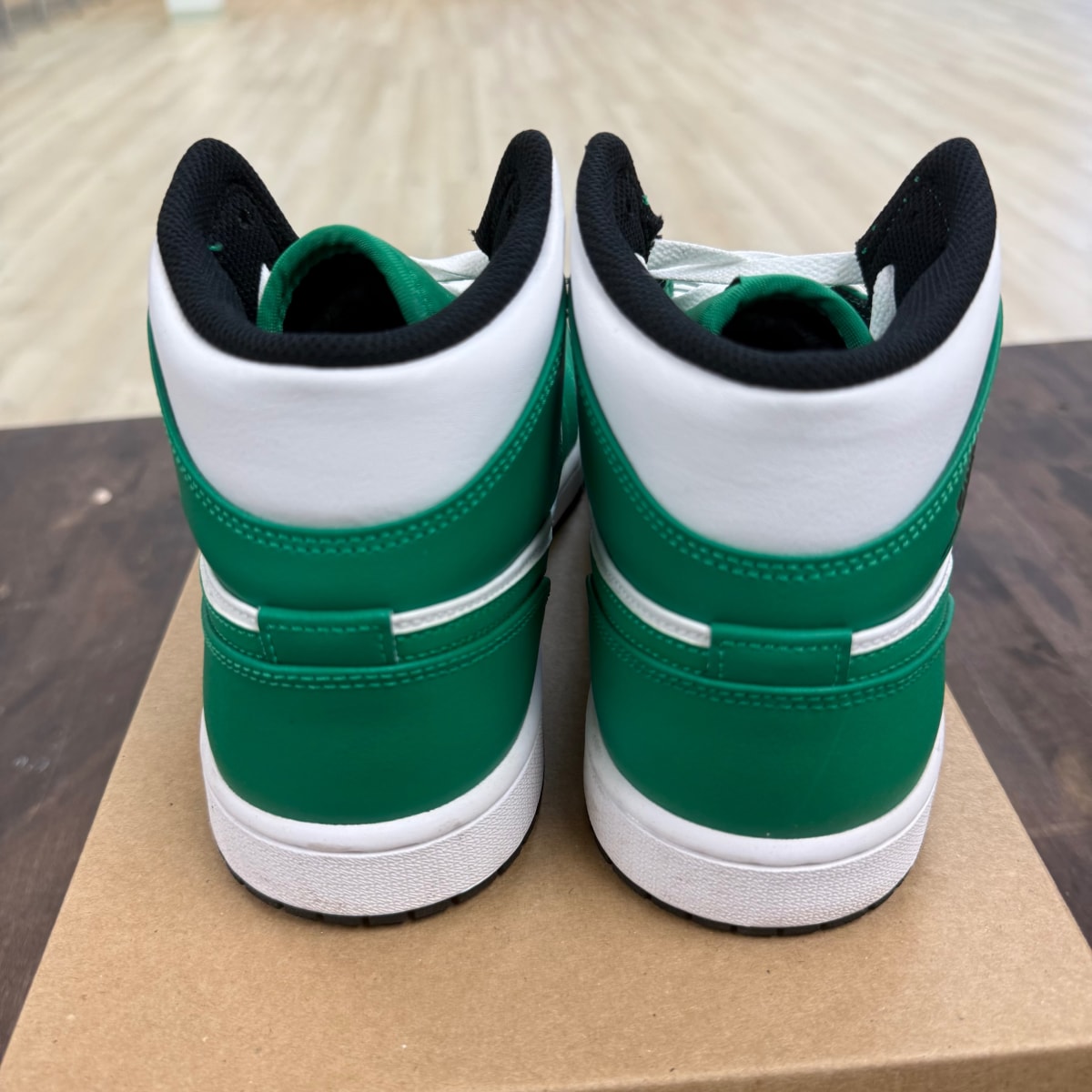 Jordan 1 Mid Lucky Green Size 9.5 (Pre-Owned) - Image 5