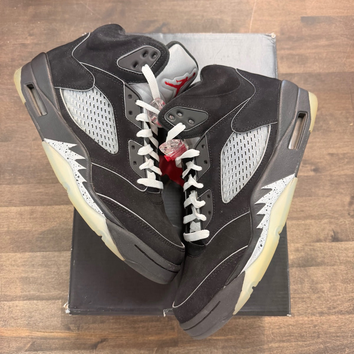 Jordan 5 Retro OG Black Metallic Reimagined Size 9 (Pre-Owned) - Image 1