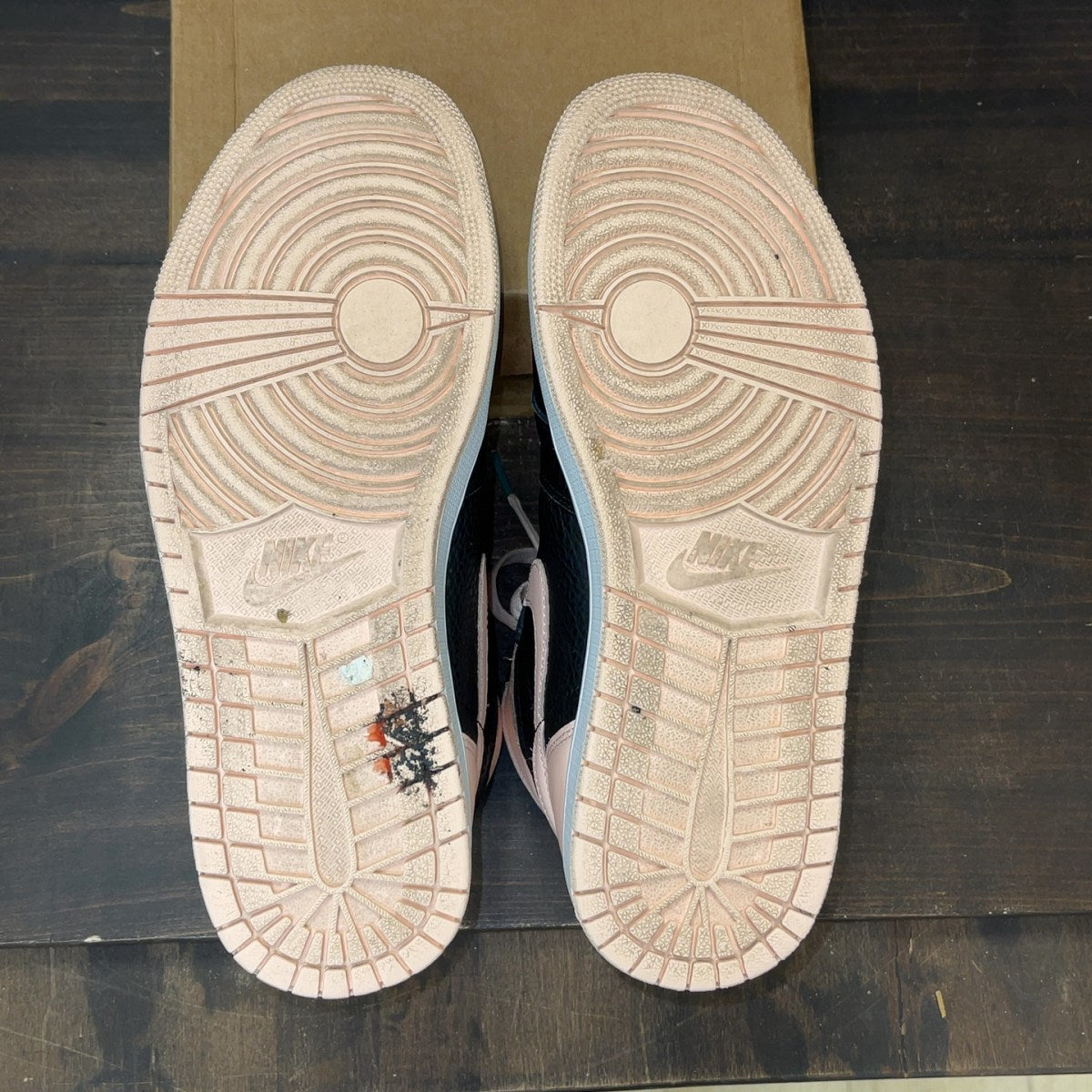 Jordan 1 Retro High Black Crimson Tint Size 9.5 (Pre-Owned) - Image 8