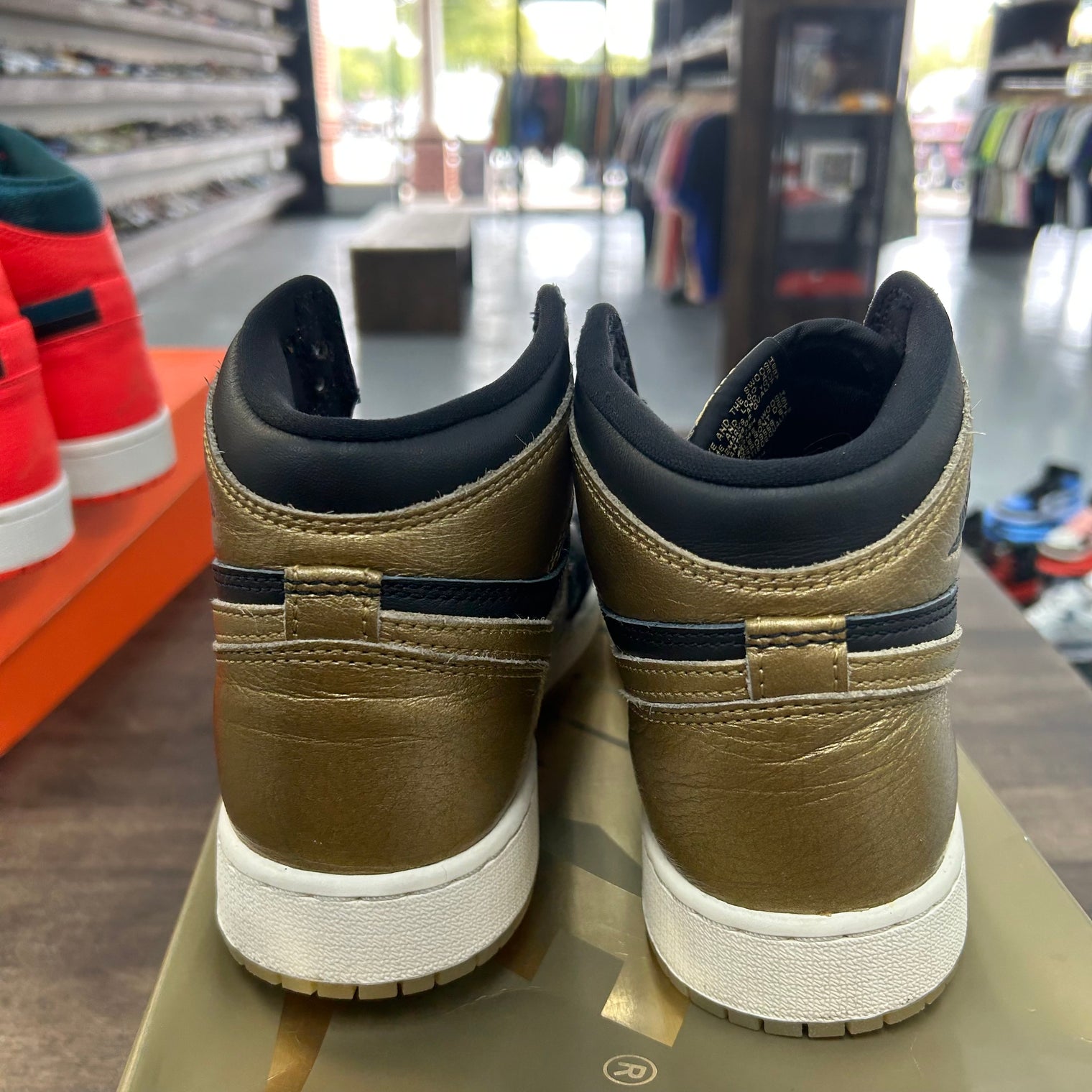 Black Metallic Gold Jordan 1 High (GS) (USED)