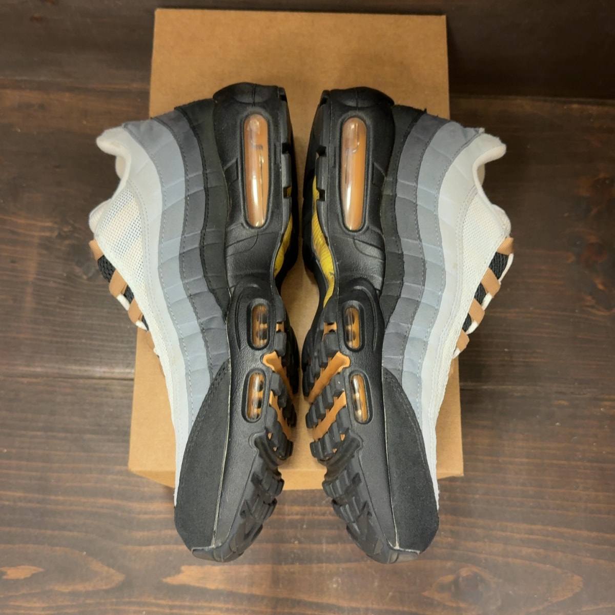 Nike Air Max 95 Icons Yellow Strike Size 11 (Pre-Owned) - Image 4