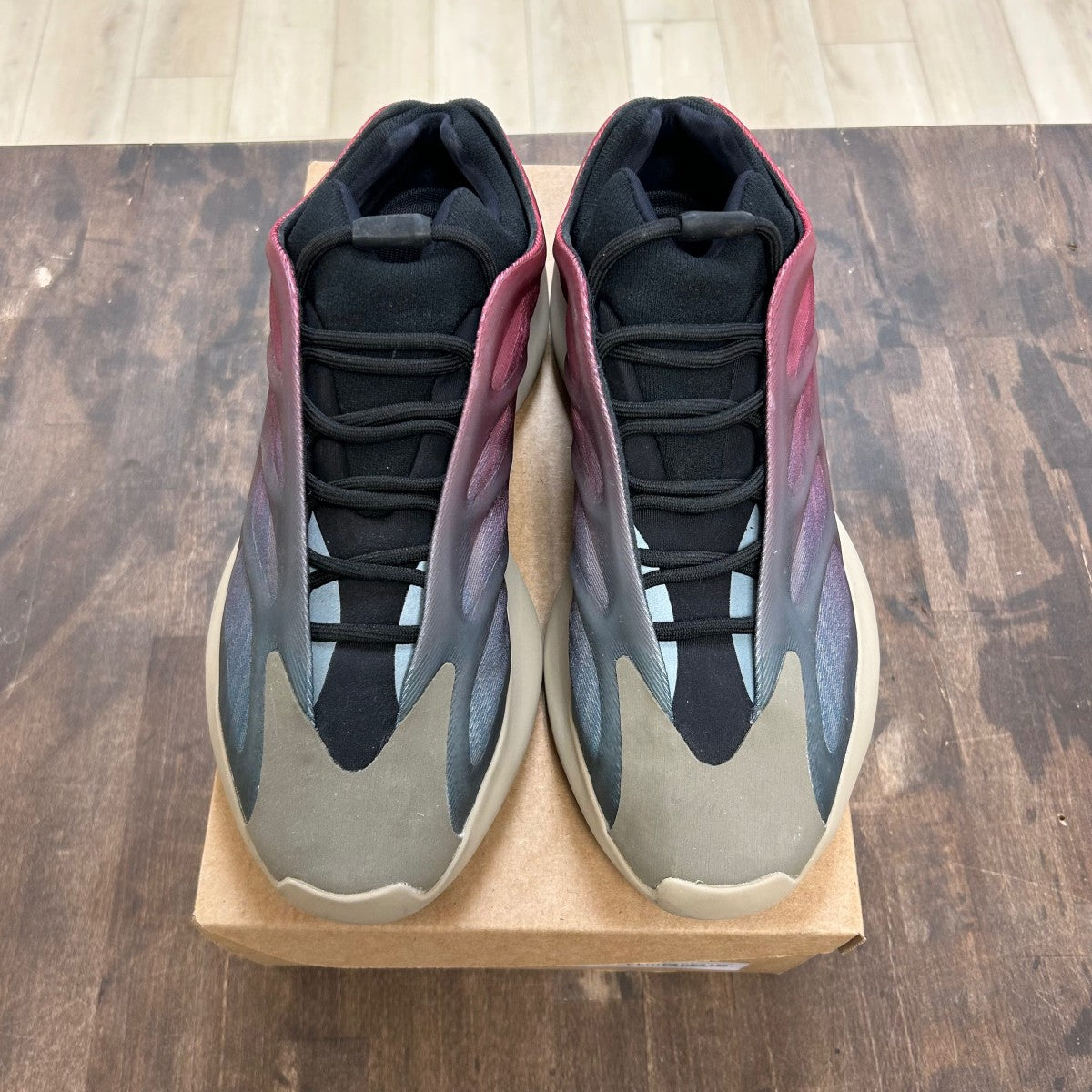 adidas Yeezy 700 V3 Fade Carbon Size 11 (Pre-Owned) - Image 2