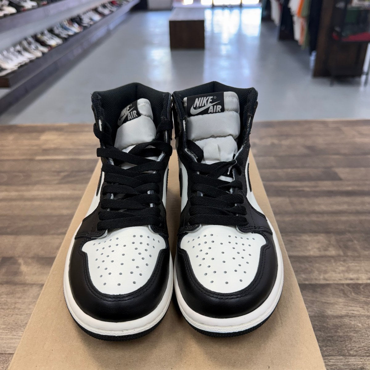 Jordan 1 Retro High Dark Mocha Size 5.5 (Pre-Owned) - Image 3