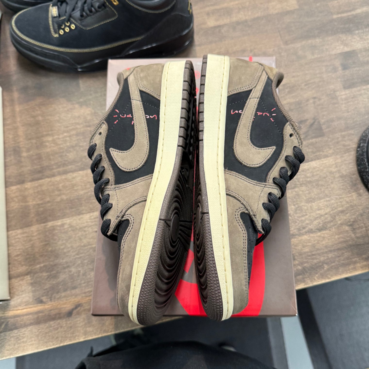 Jordan 1 Retro Low OG SP Travis Scott Mocha (US 9.5) (Lightly Worn)