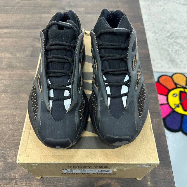 Clay Brown Yeezy 700 V3 (USED)
