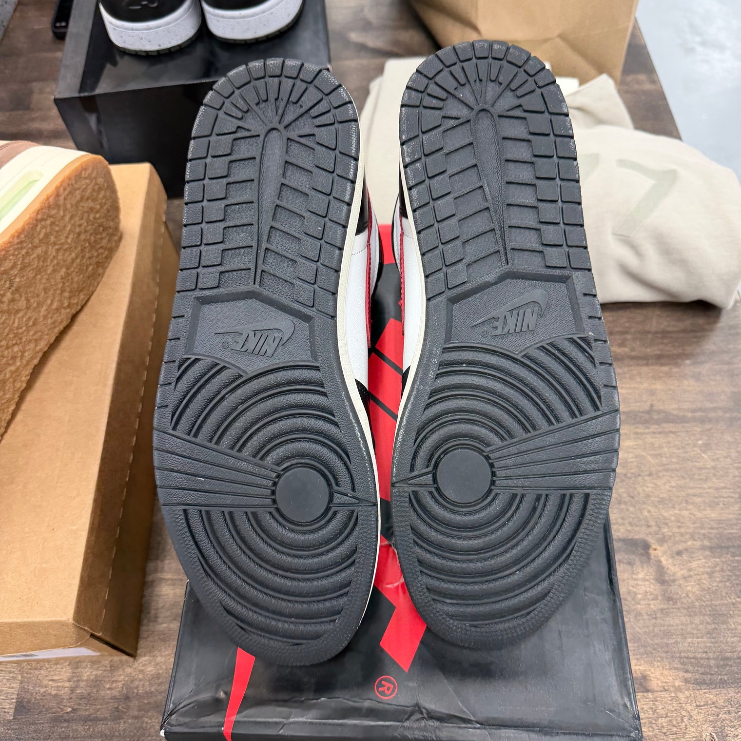 Black Gym Red Jordan 1 Retro High (USED)