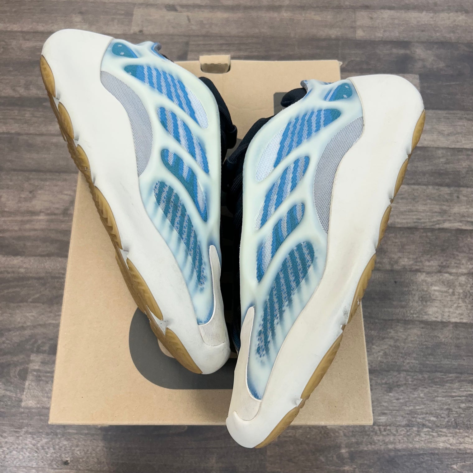 Kyanite Yeezy 700 V3 (USED)