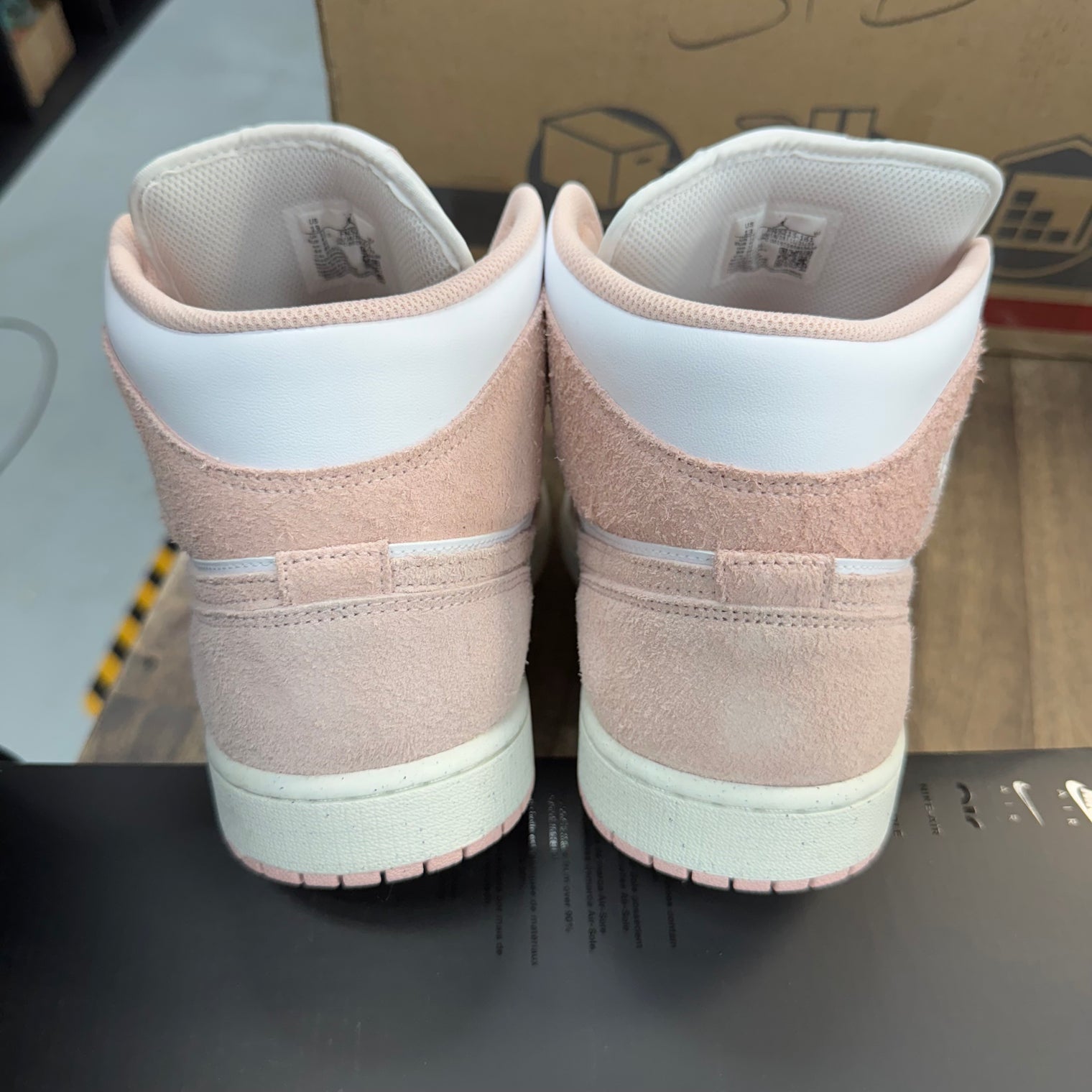 Legend Pink Jordan 1 Mid (USED, No Insoles, No Lid)