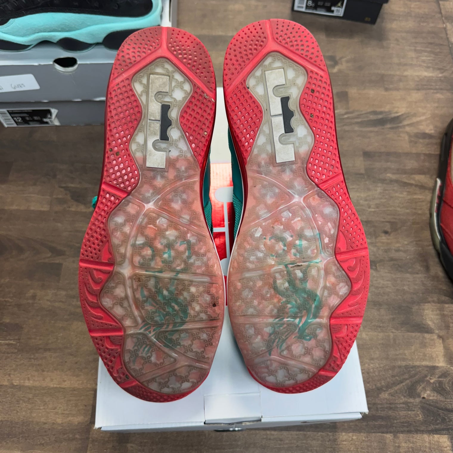 Reverse Liverpool LeBron 9 Low (USED)