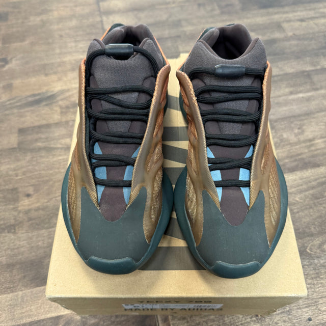 Copper Fade Yeezy 700 V3 (USED)