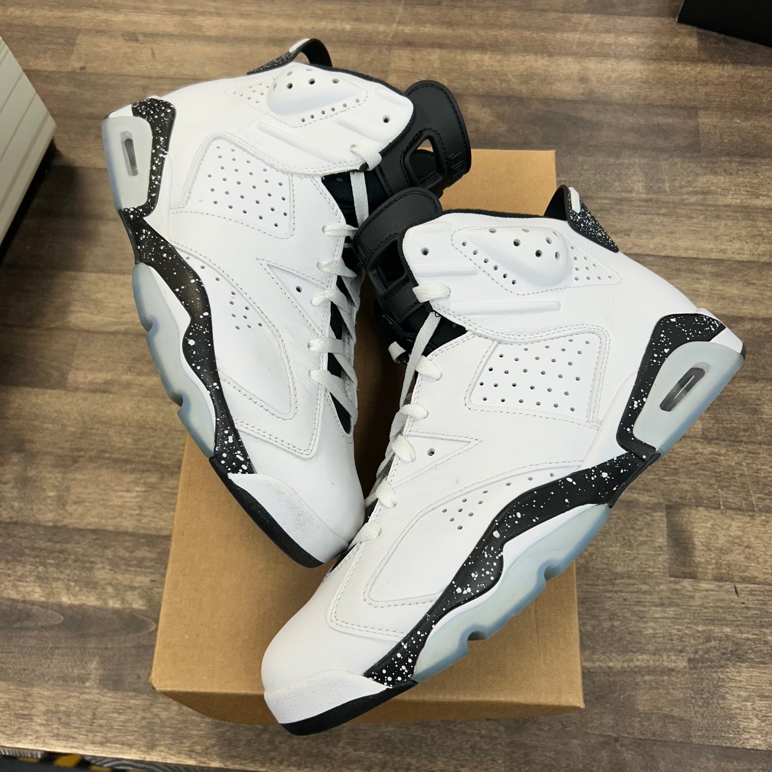 Reverse Oreo Jordan 6 Retro (USED, No Box)