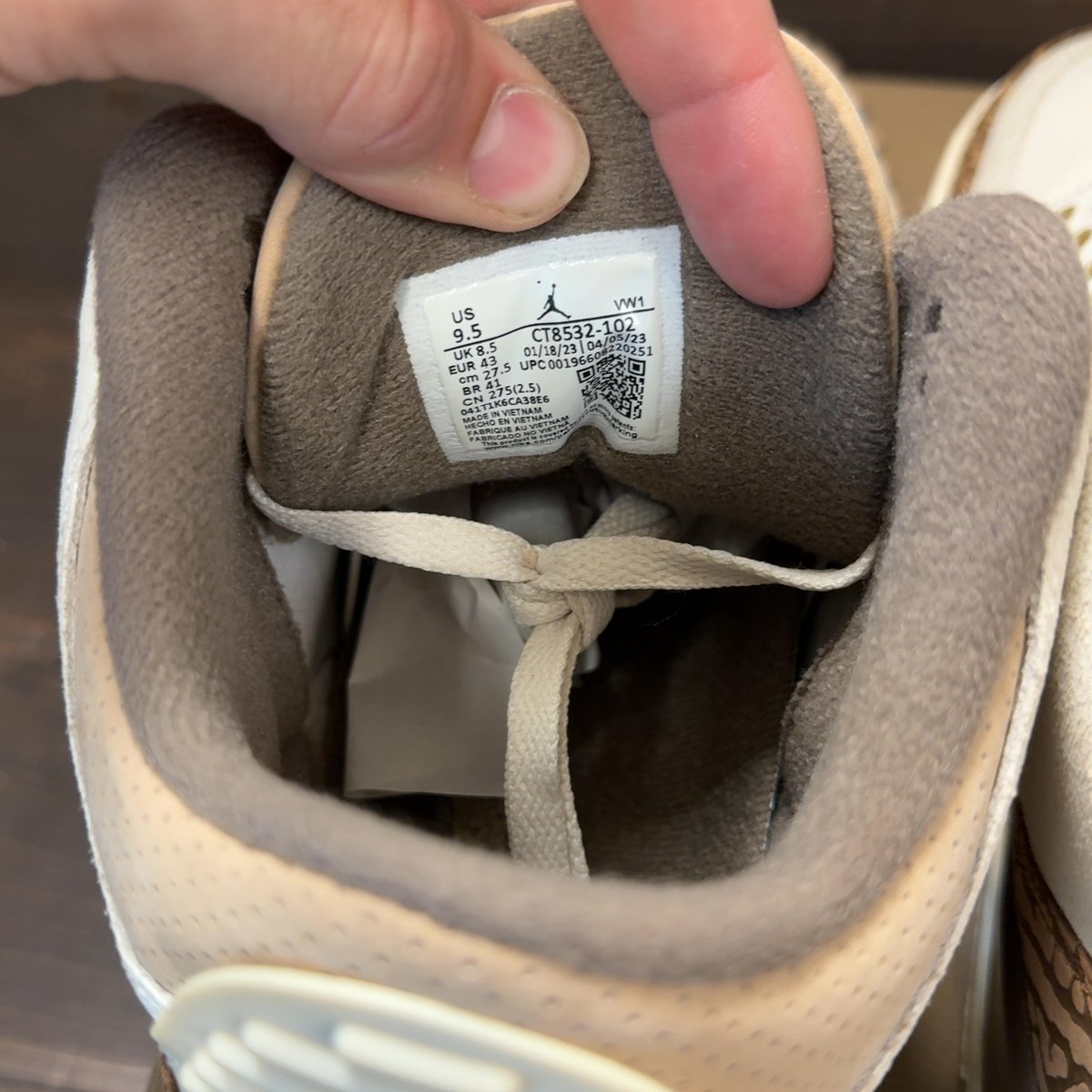 Jordan 3 Retro Palomino Size 9.5 (Pre-Owned) - aux