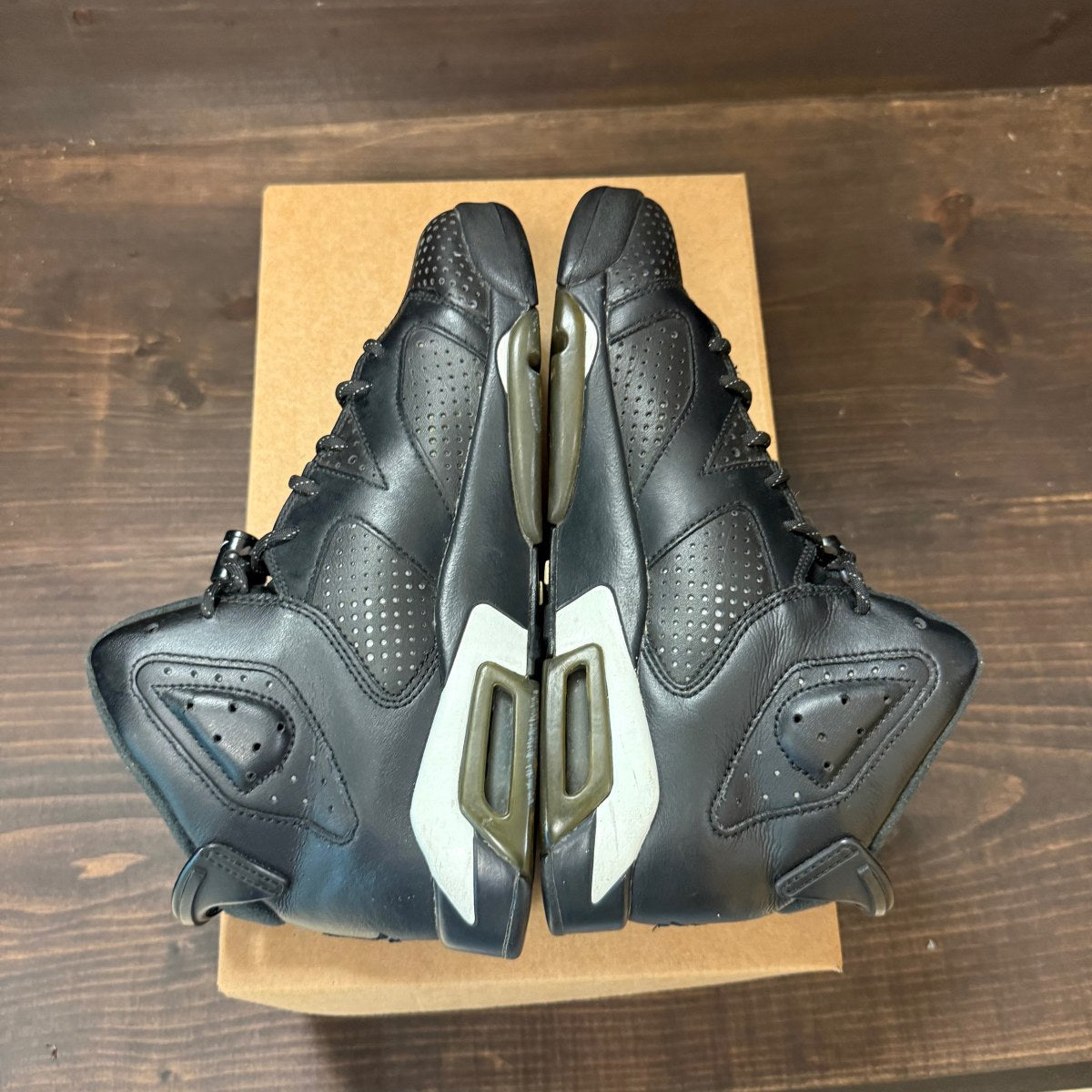 Jordan 6 Retro Black Cat (GS) Size 7Y (Pre-Owned) - Image 5