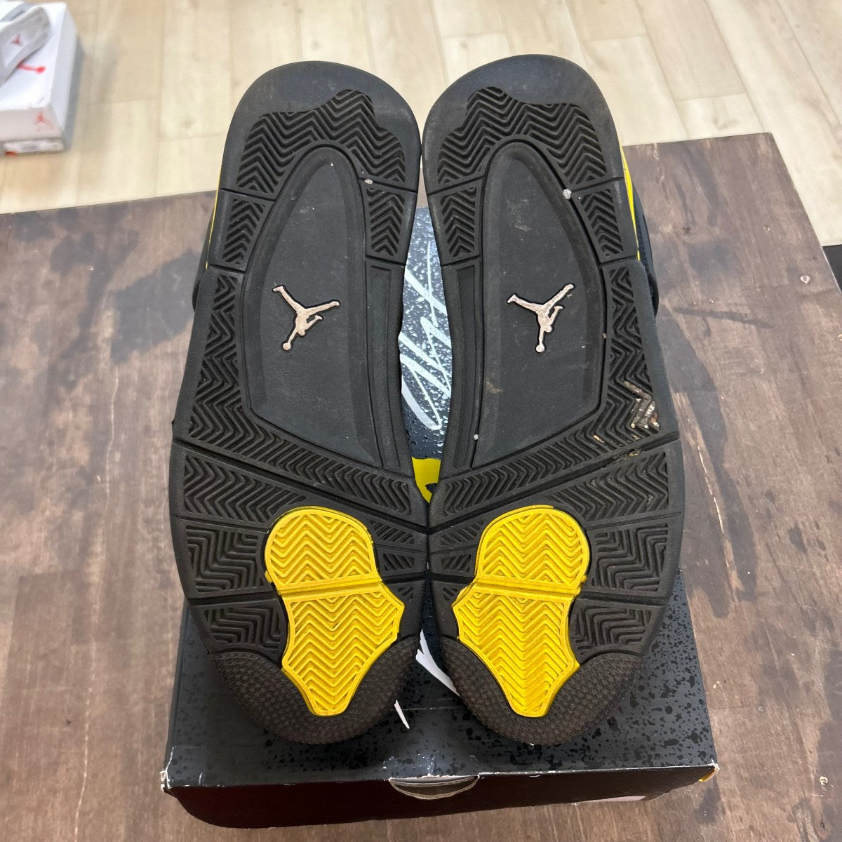 Jordan 4 Retro Thunder (2023) - Image 5