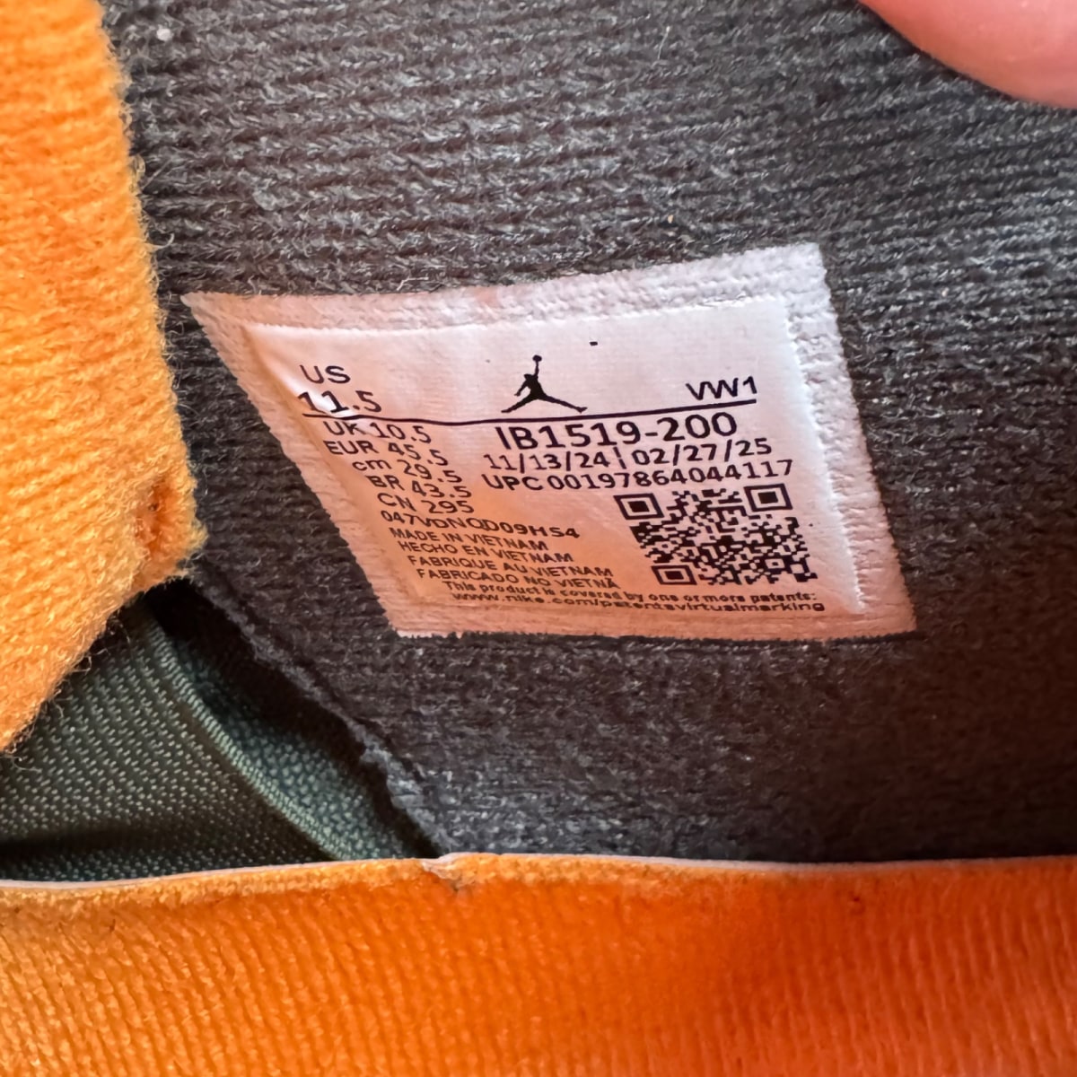Jordan 4 Retro OG SP Undefeated (2025) - Image 8