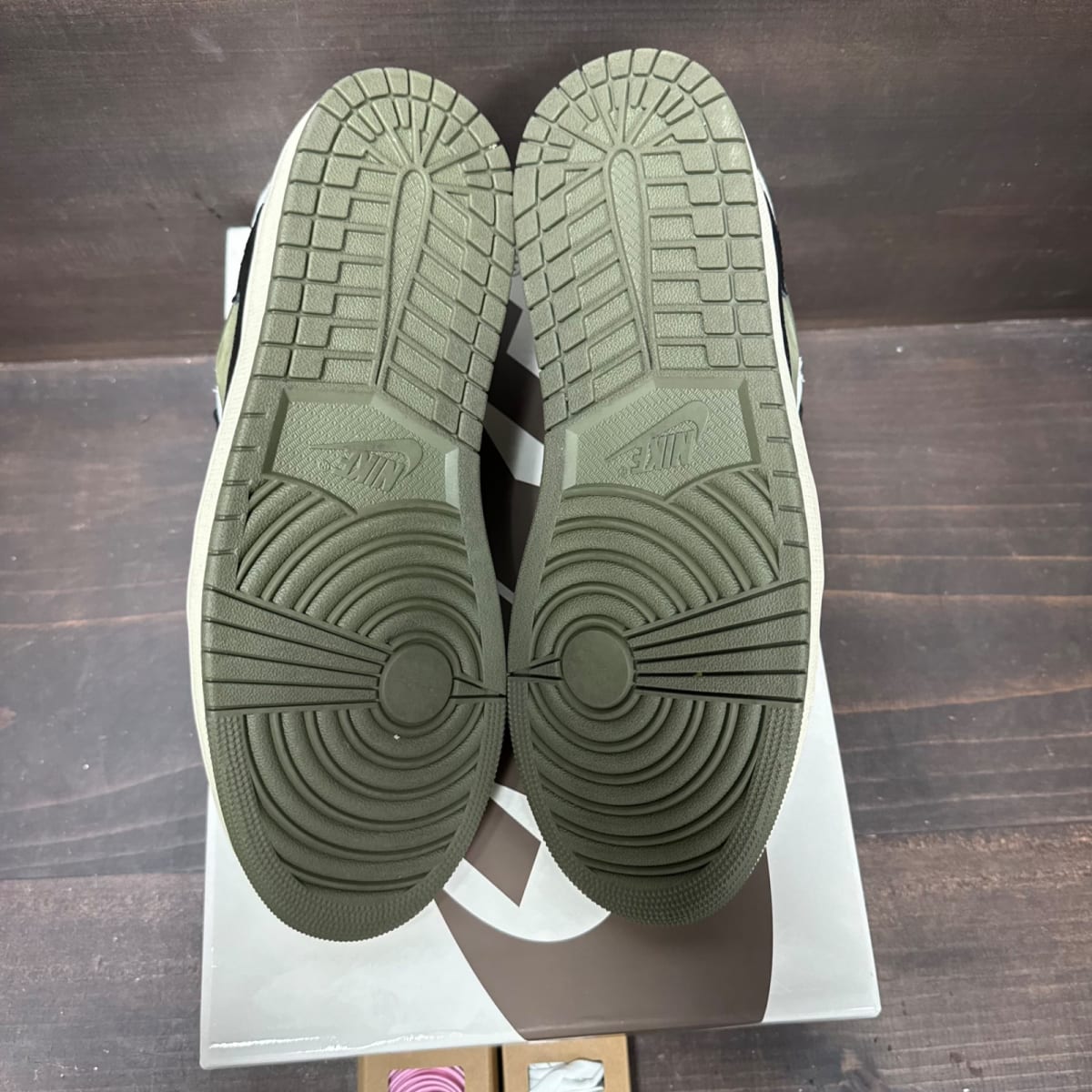 Jordan 1 Retro Low OG SP Travis Scott Medium Olive Size 10 (Pre-Owned) - box