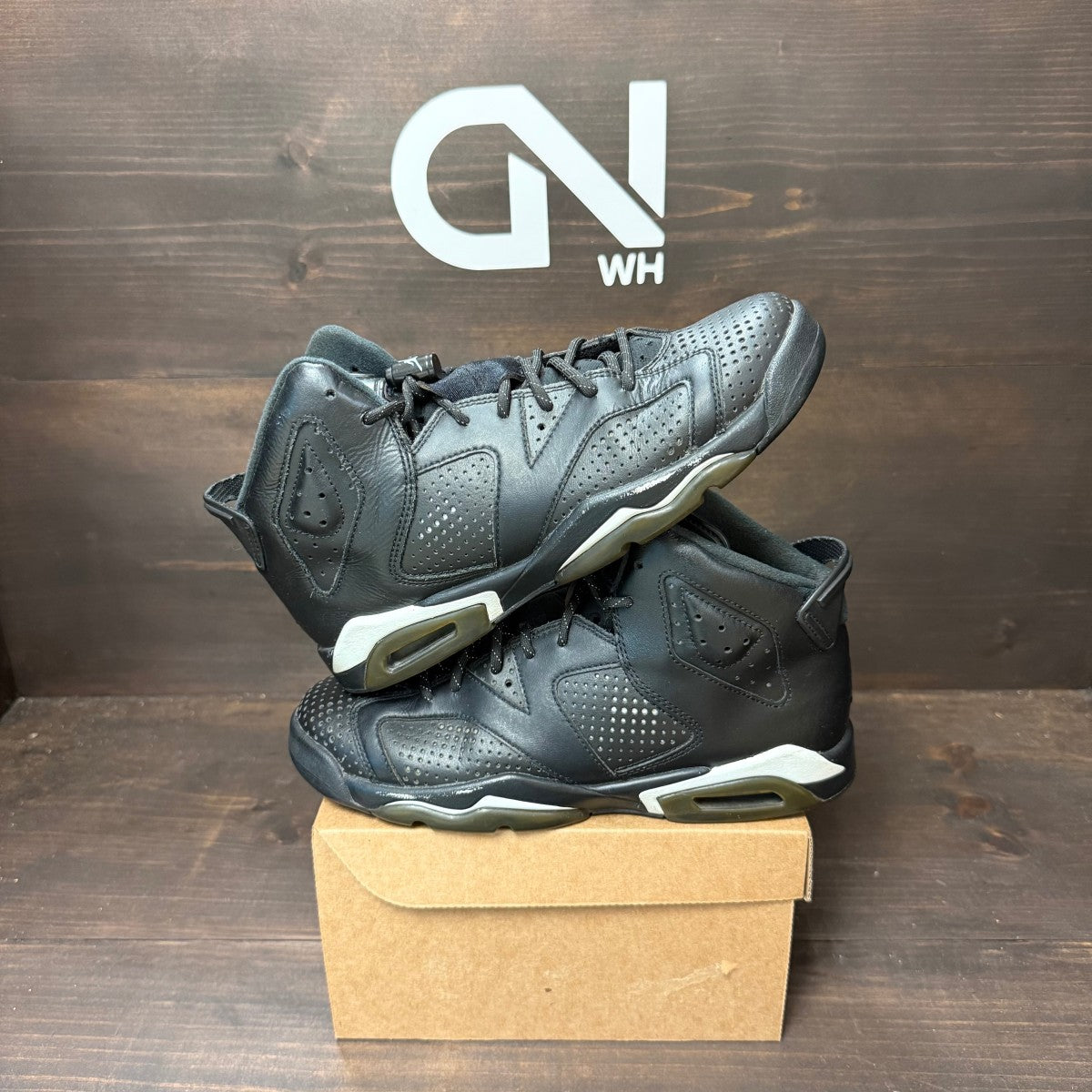 Jordan 6 Retro Black Cat (GS) Size 7Y (Pre-Owned) - Image 1