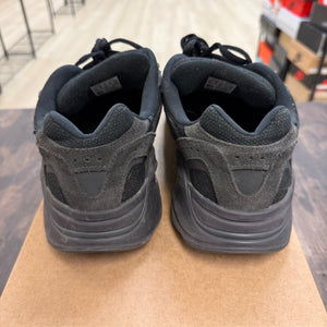 adidas Yeezy Boost 700 V2 Vanta Size 9.5 (Pre-Owned) - Image 4