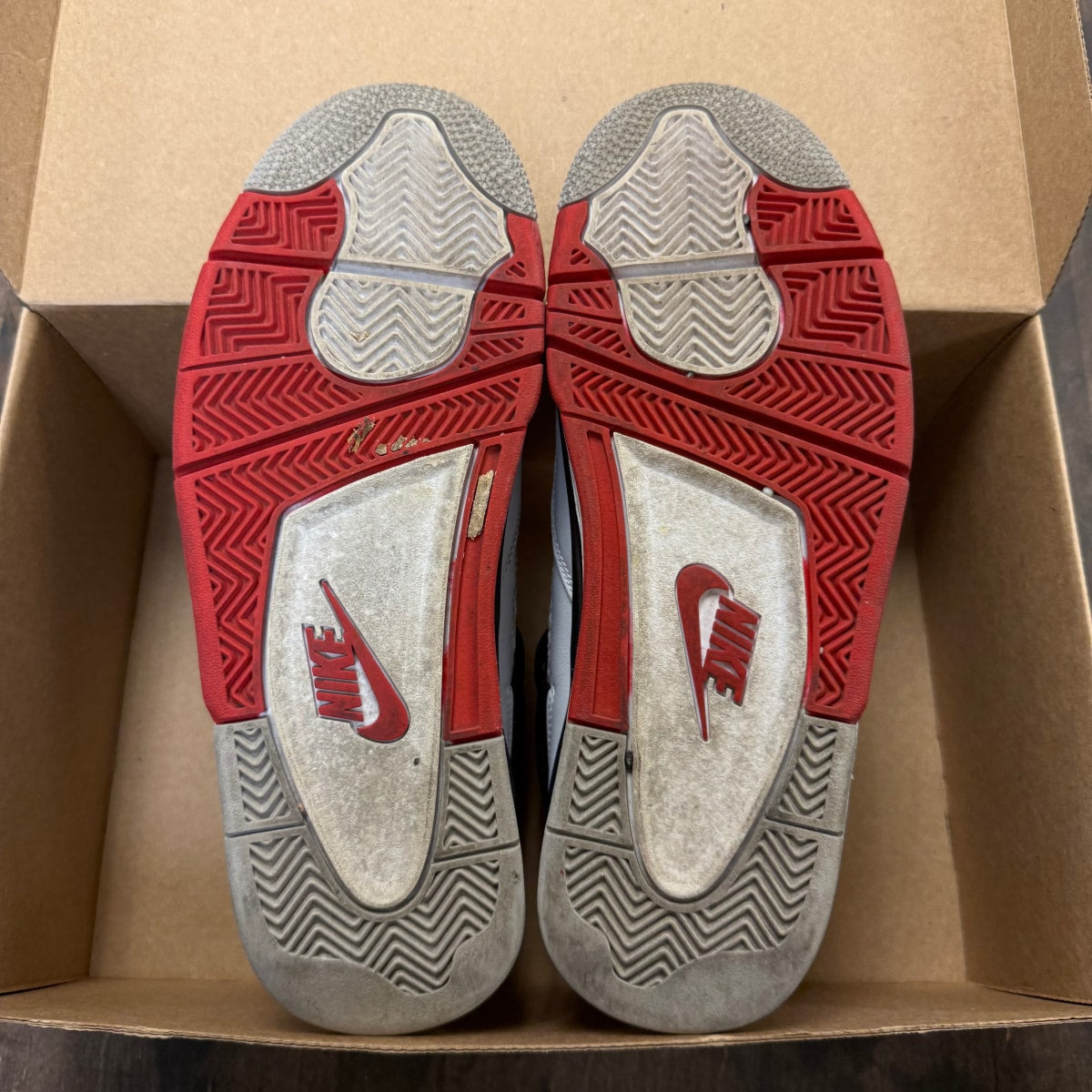 Jordan 4 Retro Fire Red (2020) Size 8 (Pre-Owned) - Image 5