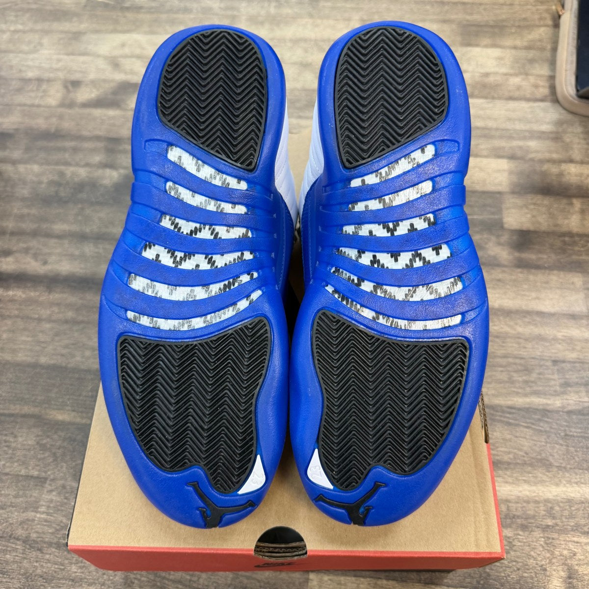 Jordan 12 Retro Blueberry Size 9.5 (Pre-Owned) - Image 4
