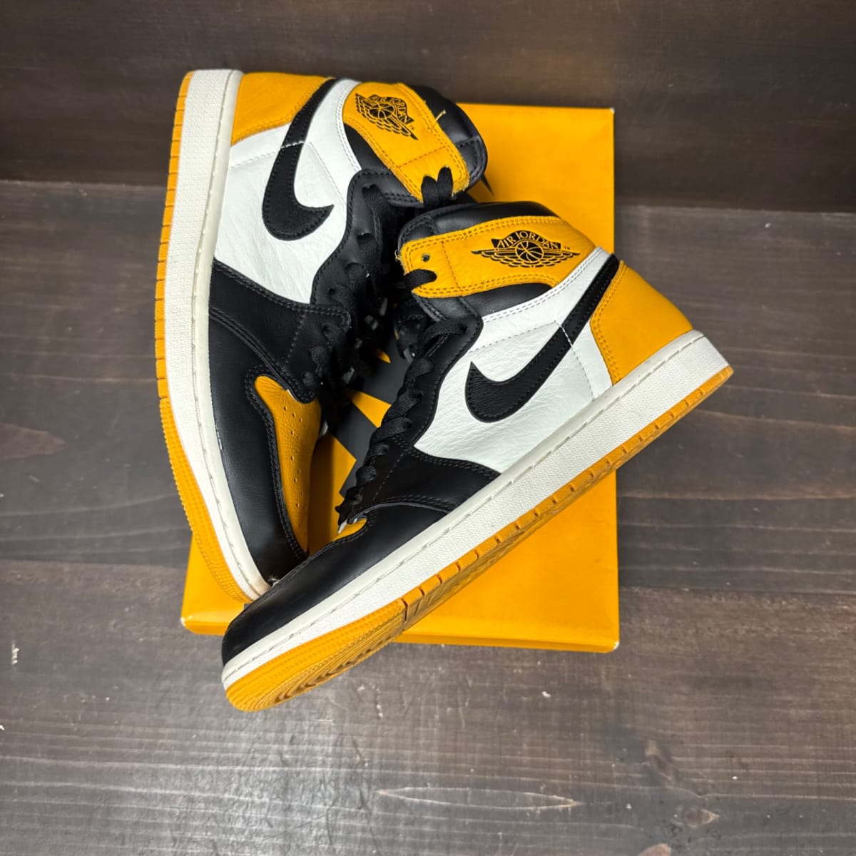 Jordan 1 Retro High OG Taxi Size 9 (Pre-Owned) - tag