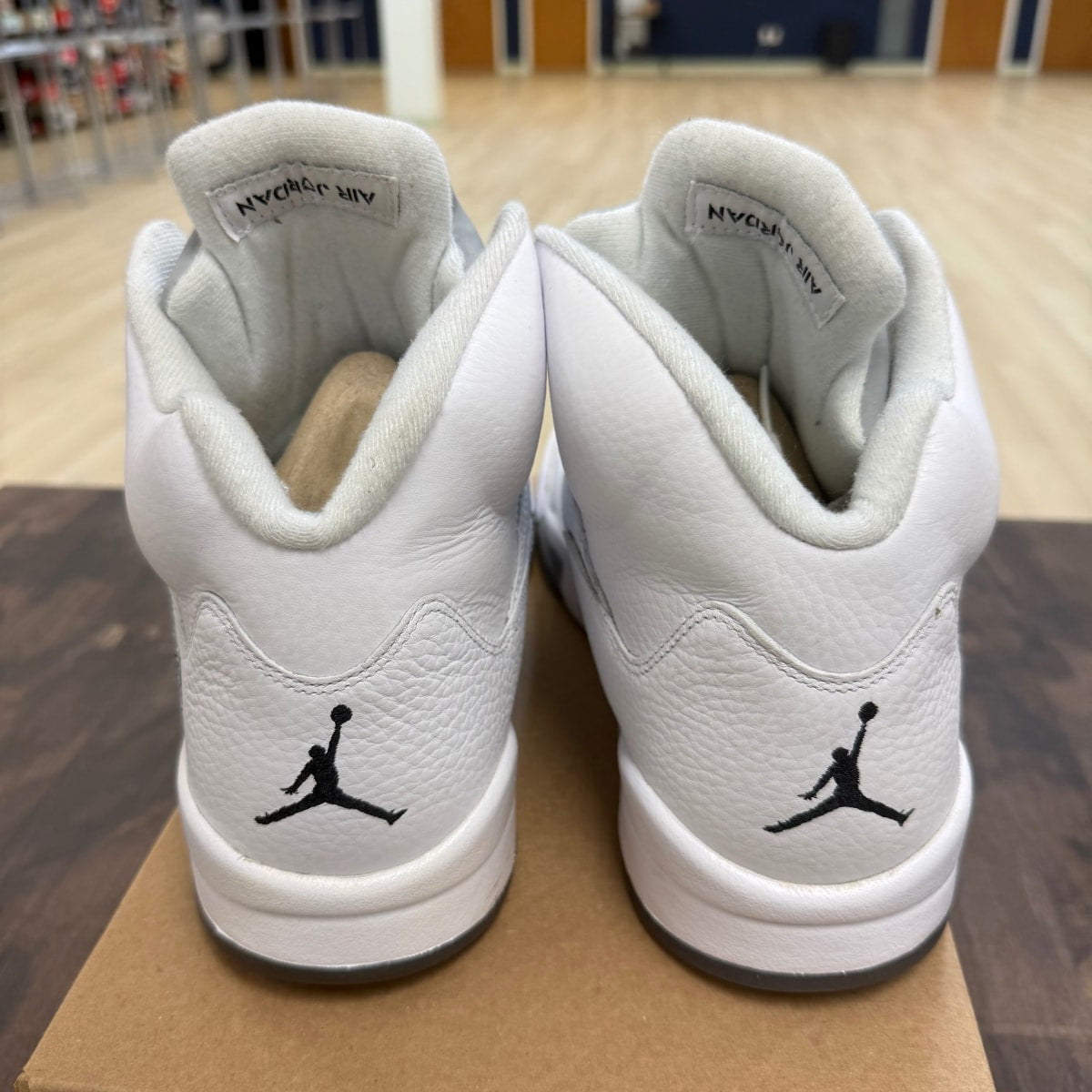 Jordan 5 Retro Metallic White (2015) Size 13 (Pre-Owned) - Image 5