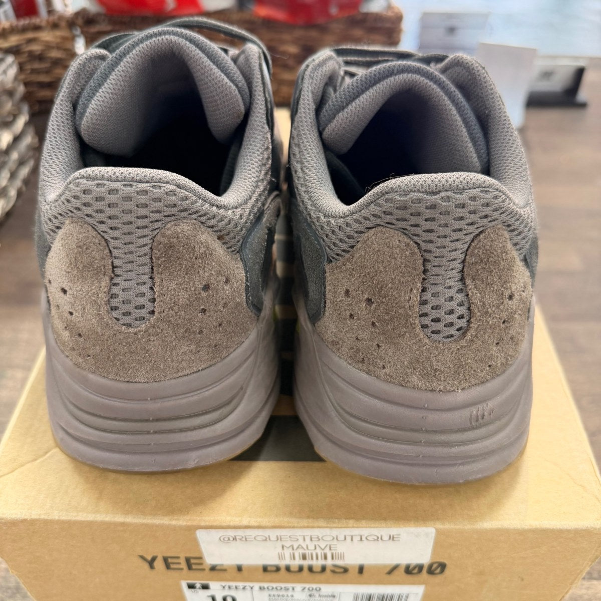 adidas Yeezy Boost 700 Mauve Size 10 (Pre-Owned) - Image 4