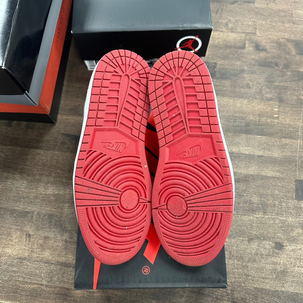 Jordan 1 Retro Low OG Chicago (2025) - Image 5