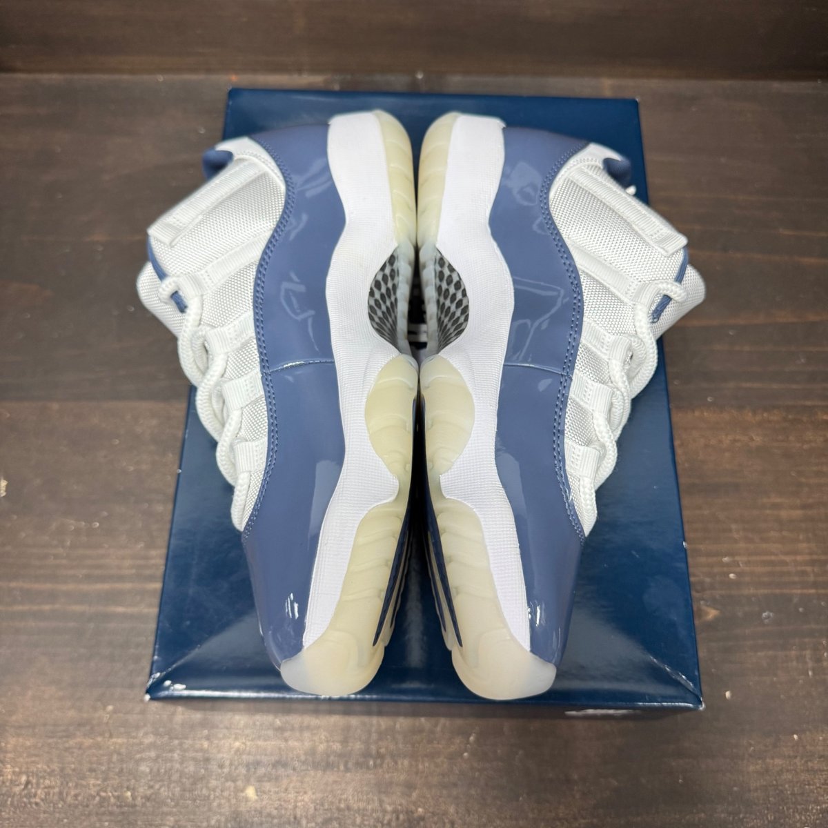 Jordan 11 Retro Low Diffused Blue Size 8 (Pre-Owned) - tag