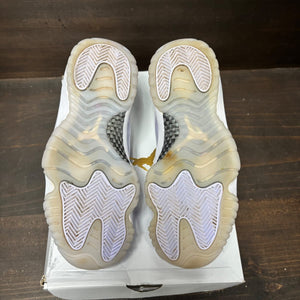 Jordan 11 Retro Low Pure Violet (Women's) Size 7W (Pre-Owned) - box