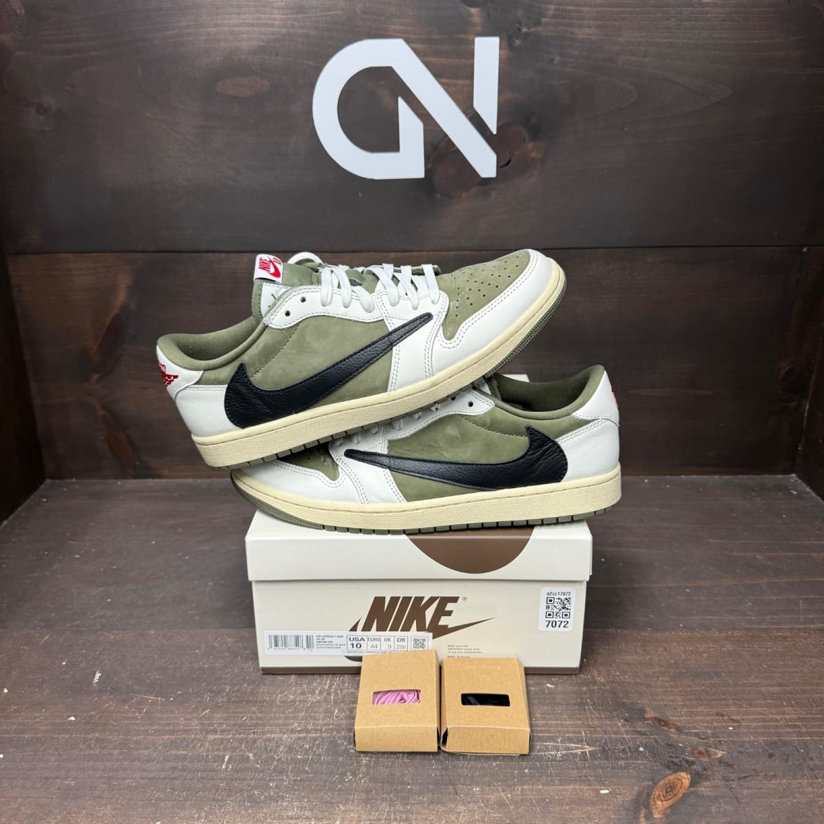 Jordan 1 Retro Low OG SP Travis Scott Medium Olive Size 10 (Pre-Owned) - front