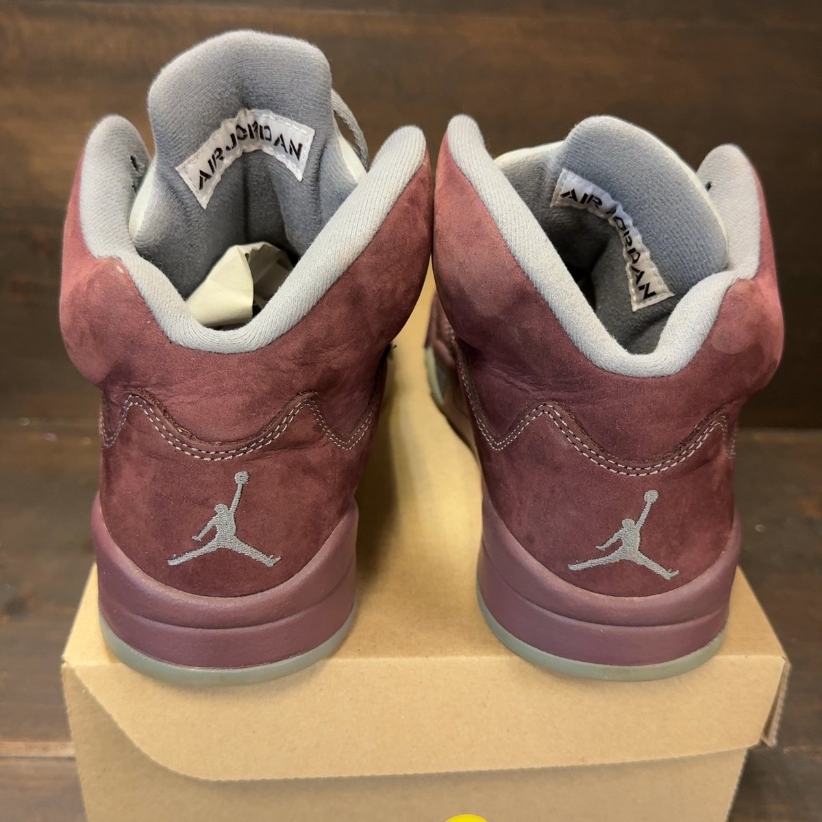 Jordan 5 Retro Burgundy (2023) Size 8 (Pre-Owned) - aux