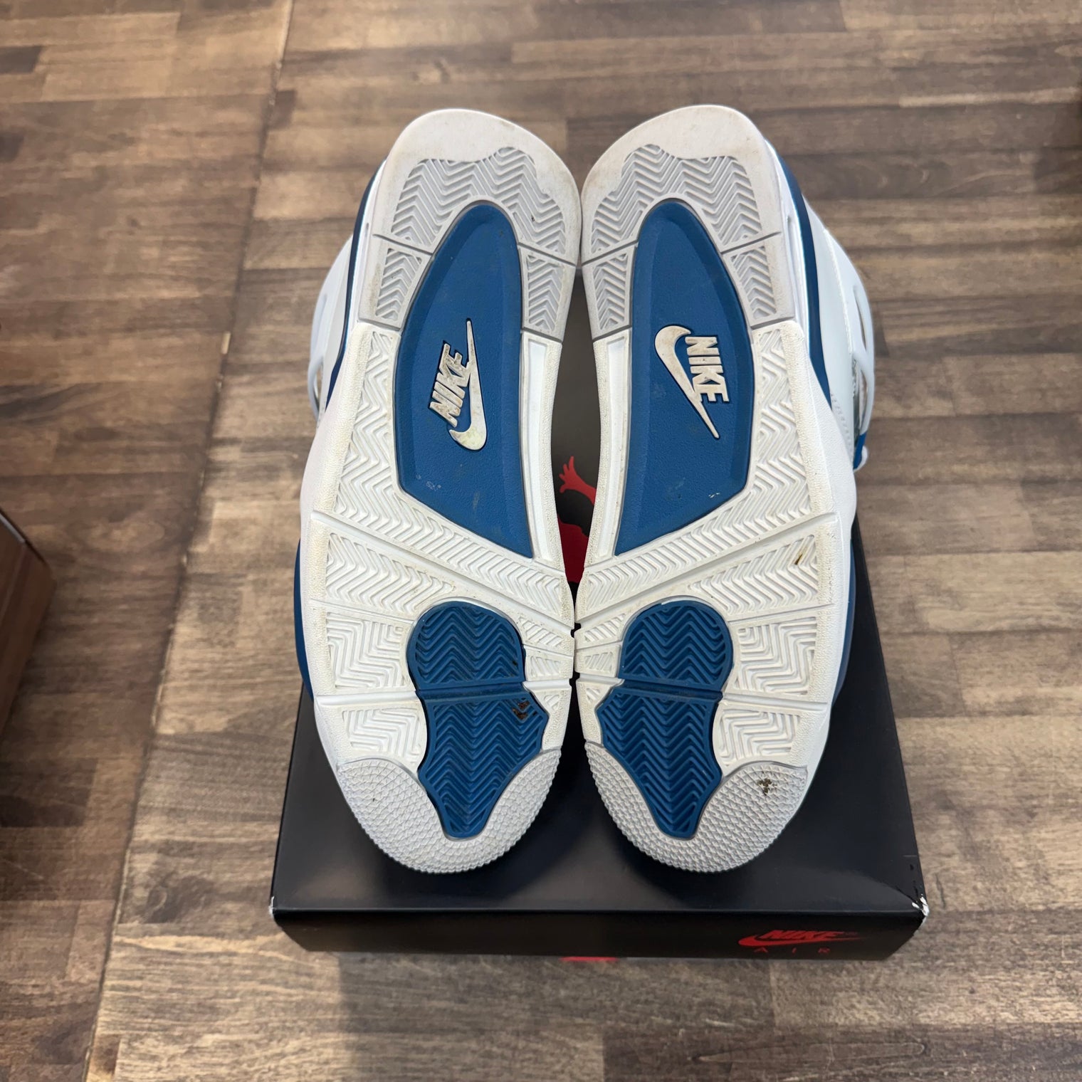 Jordan 4 Retro Military Blue (2024) (US 10.5) (USED)