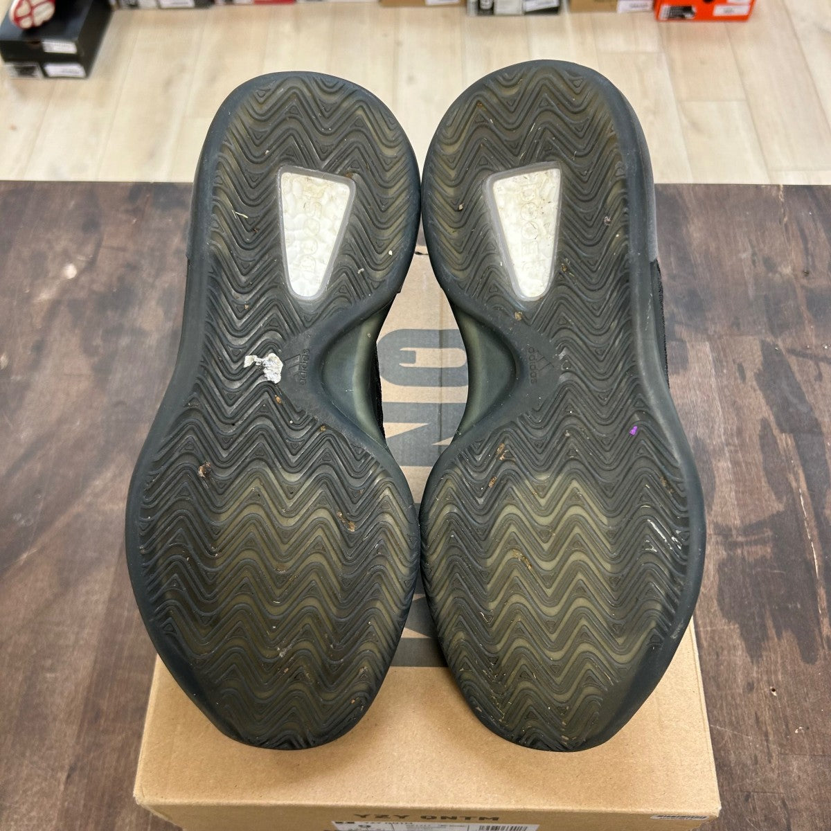 adidas Yeezy QNTM Onyx (US 9) (USED) Size 9 (Pre-Owned) - Image 5