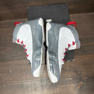 Jordan 9 Retro Fire Red (GS) Size 7Y (Pre-Owned) - side