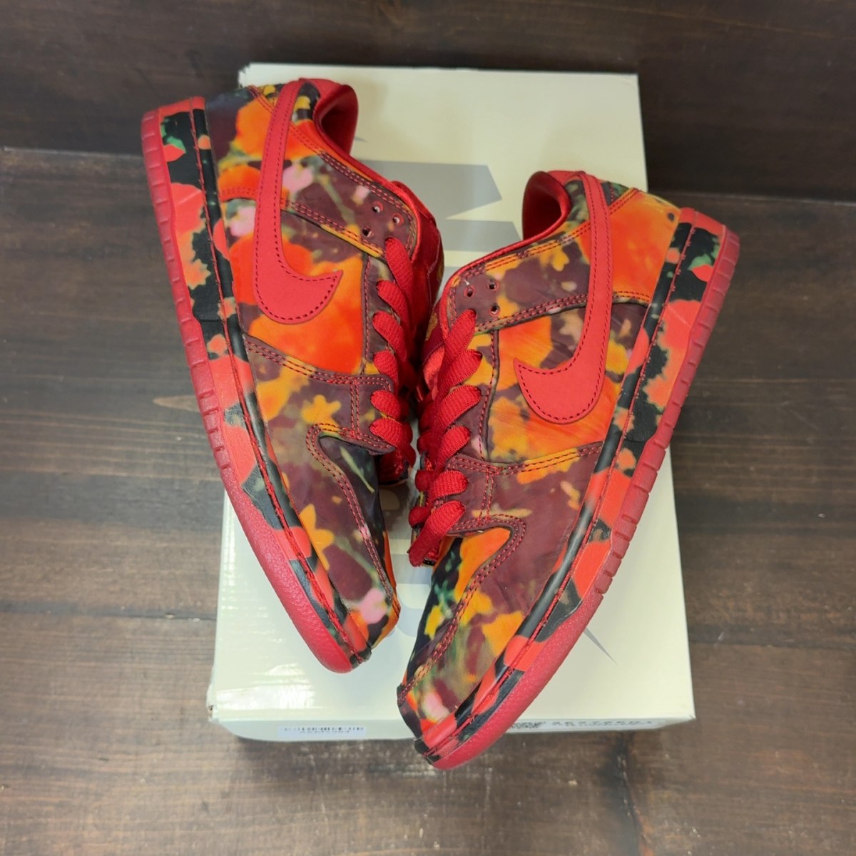 Nike SB Dunk Low The Wizard of Oz Poppy Field - Image 2